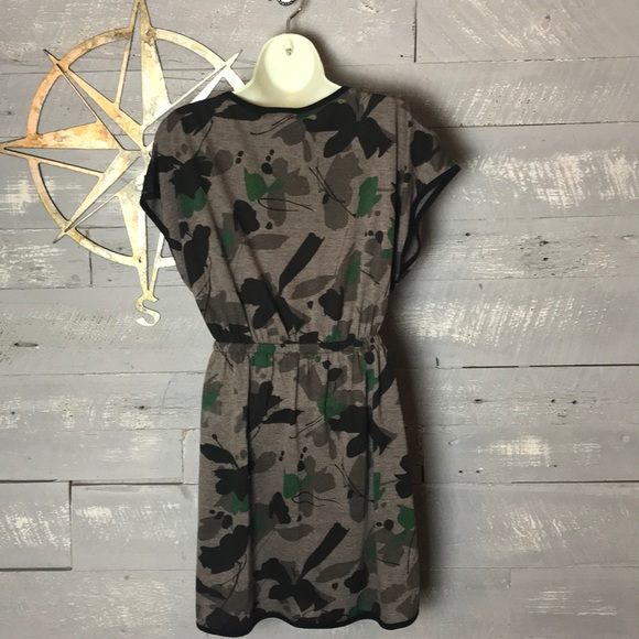 Cute Emmelee dress with splatter pattern - Picture 2 of 4